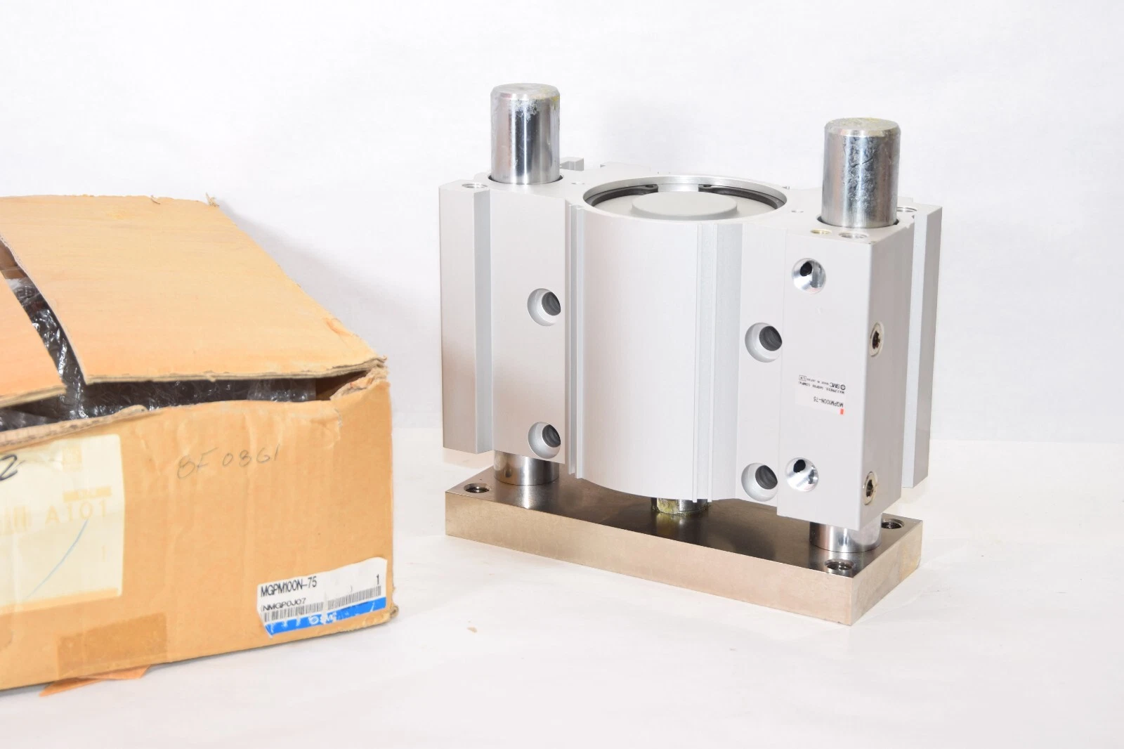 (NEW) SMC MGPM100N-75 145psi Compact Glide Cylinder