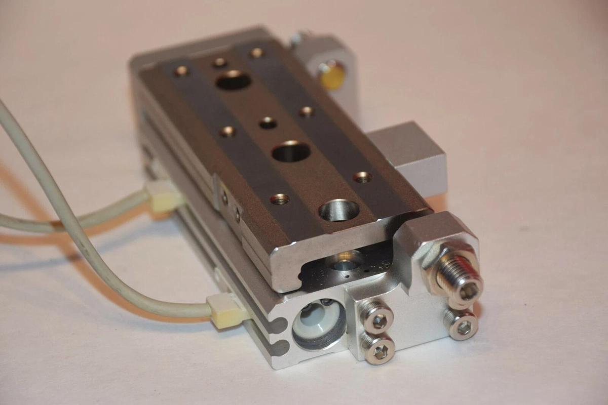 Used SMC MXQ12-40 0.15-0.7MPa AIR/PNEUMATIC SLIDE TABLE