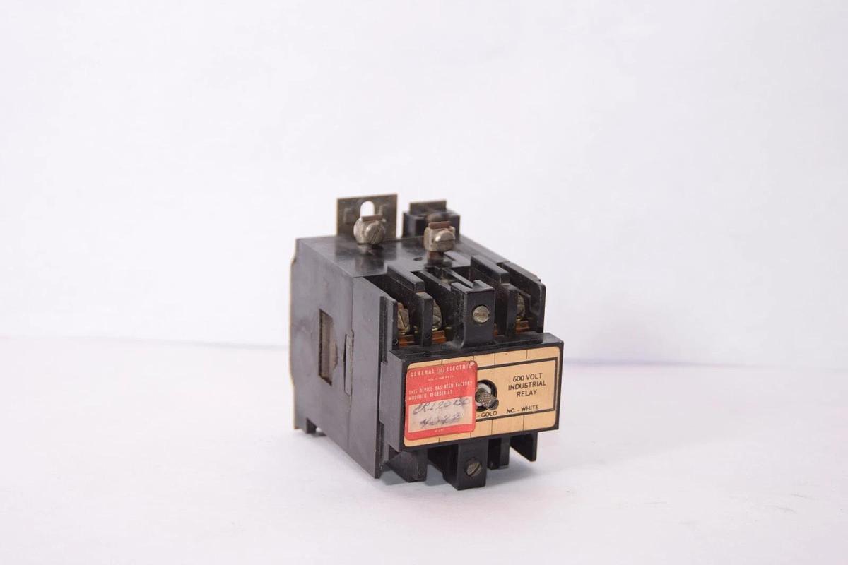 Used GE GENERAL ELECTRIC CR120B04022 600V Industrial Relay 55-513696G22 , 120V Coil