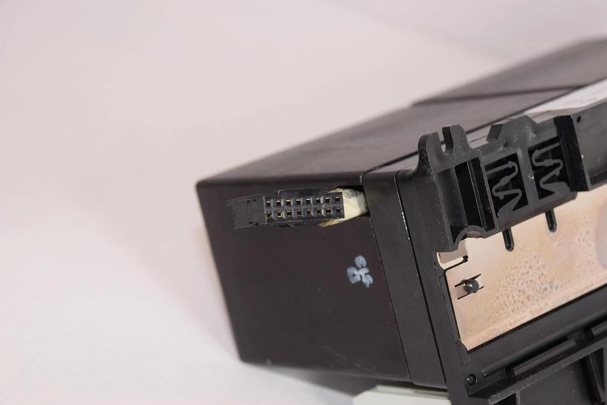 Used GE FANUC IC670CHS002E 24Vdc  I/O Base 2 Tier Box Terminal ic670mdl640J