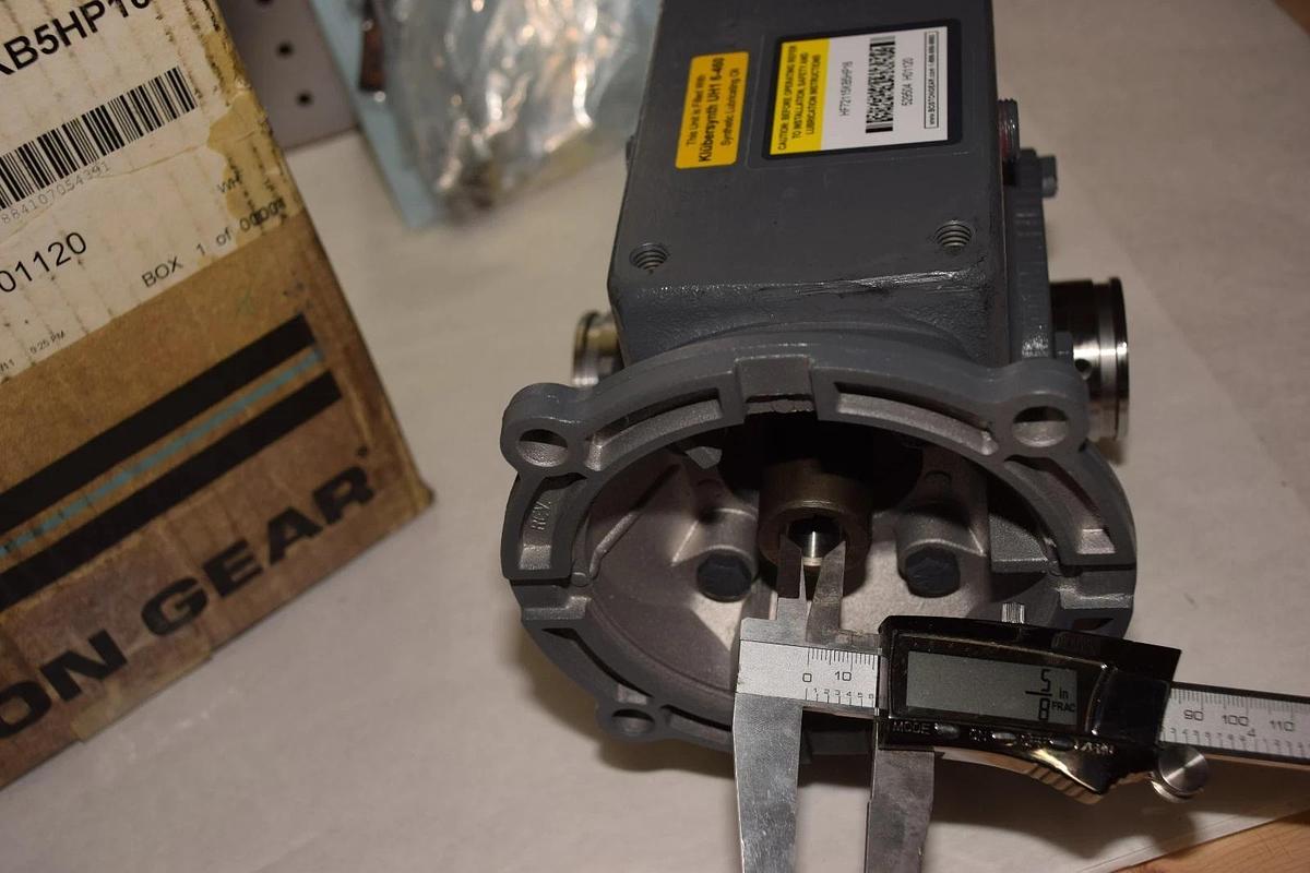 BOSTON GEAR Gear Box Speed Reducer HF72115KB5HP16 1.72hp NEW