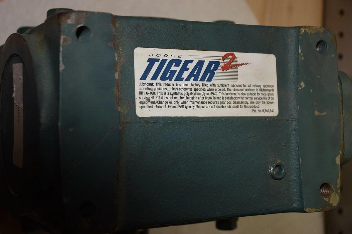 DODGE TIGEAR-2 30S15L 15:1 RATIO 2371 HP 7/8" & 1-3/8" SHAFT GEAR REDUCER NEW