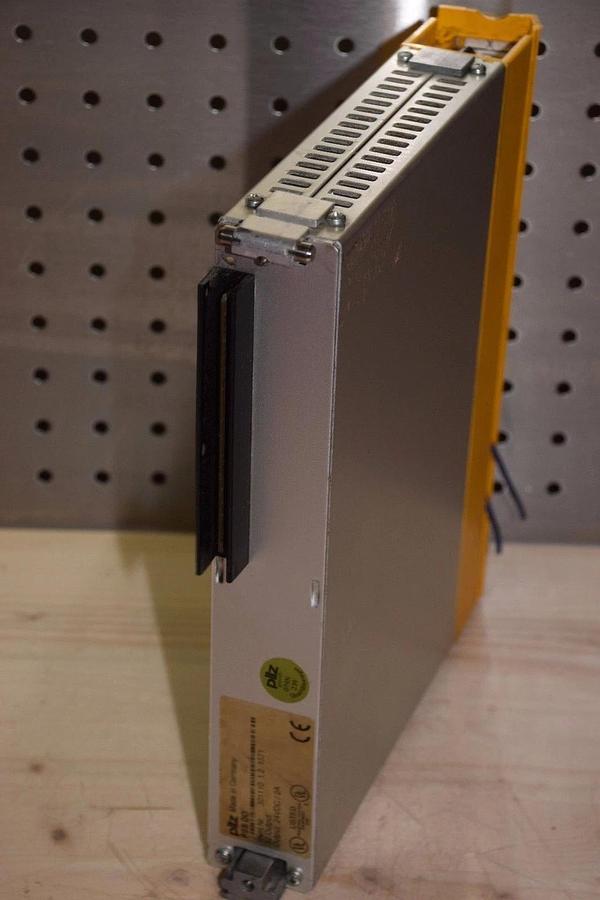Used PILZ PSS DO 301110 1.2 1571 301110121571 3011101.21571 OUTPUT MODULE