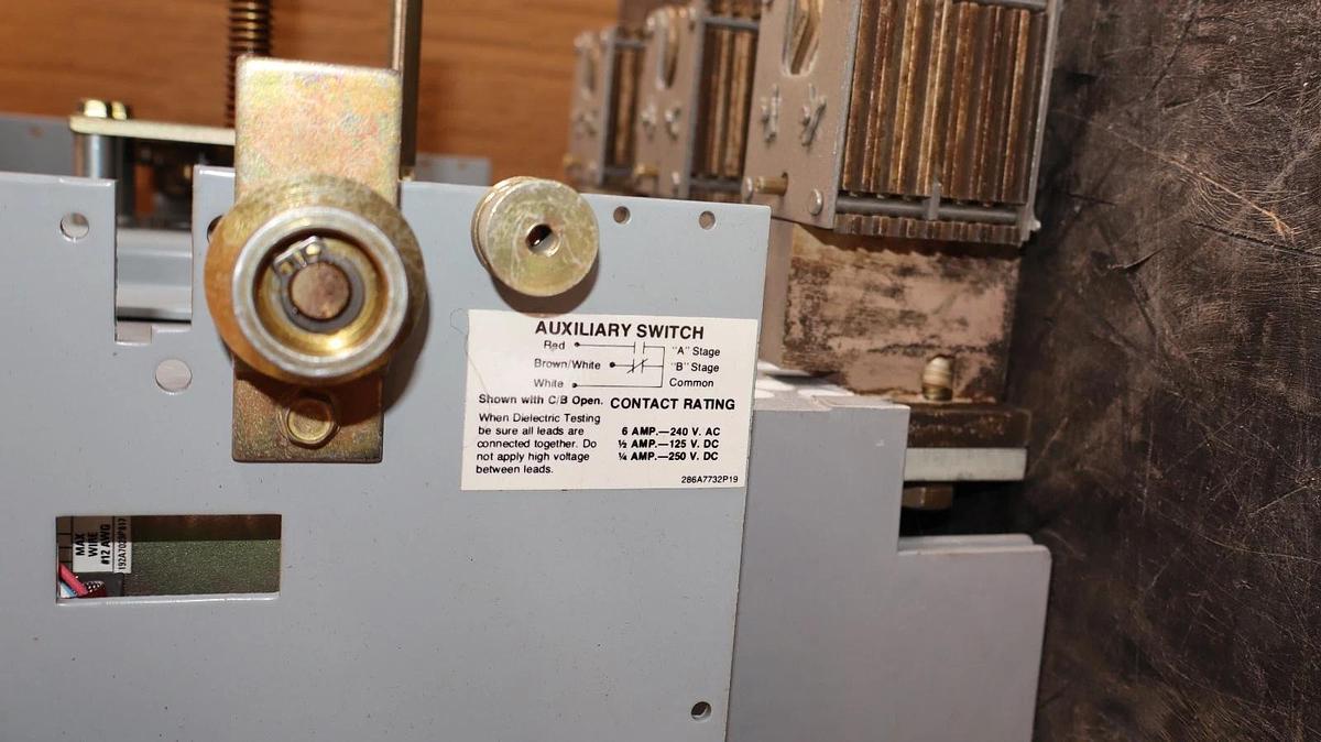 Refurbished GE General Electric Breaker Power Break 1600A Amp TC1616TTHR TR16B1000 1000a