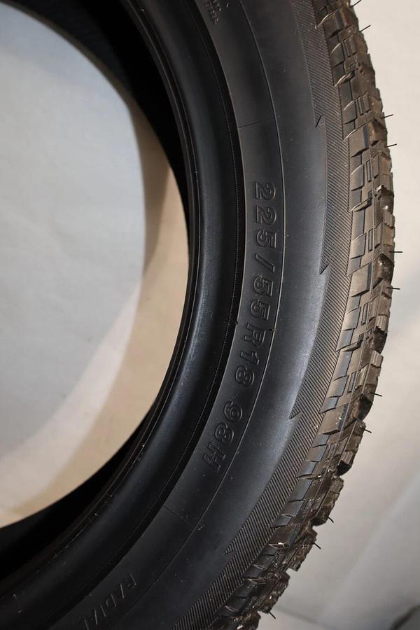 Used (NEW) YOKOHAMA GEOLANDAR A/T G015 225/55R18 98H Tire