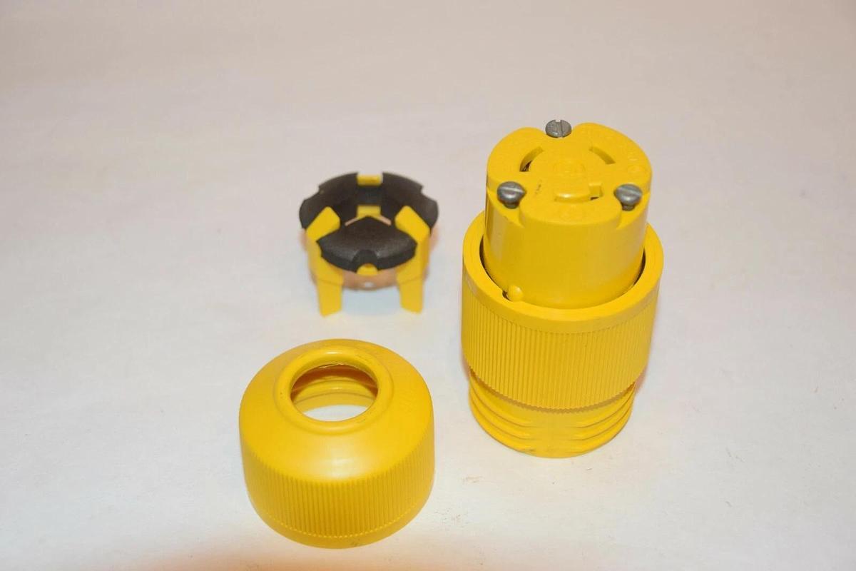 NEW GE GENERAL ELECTRIC L10 20A 125/250V FEMALE LOCKING PLUG