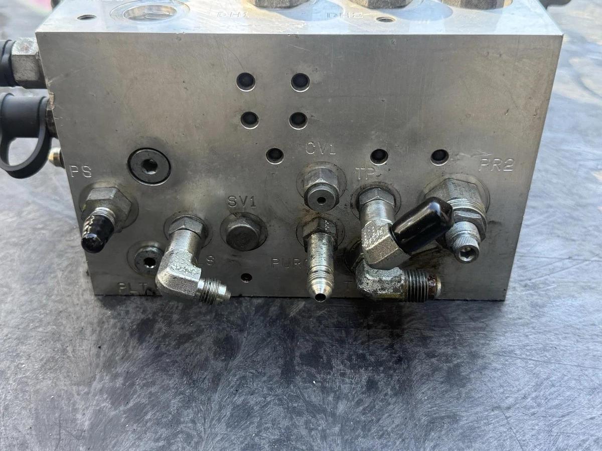 Used Altec 990292145, DB5195.800 Hydraulic Valve Block 7 spool Valve