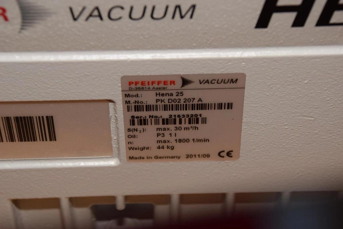Pfeiffer Vacuum Vane Pump HENA Line Hena 25 PK D02 207 A  PKD02207A 1ph  (NEW)