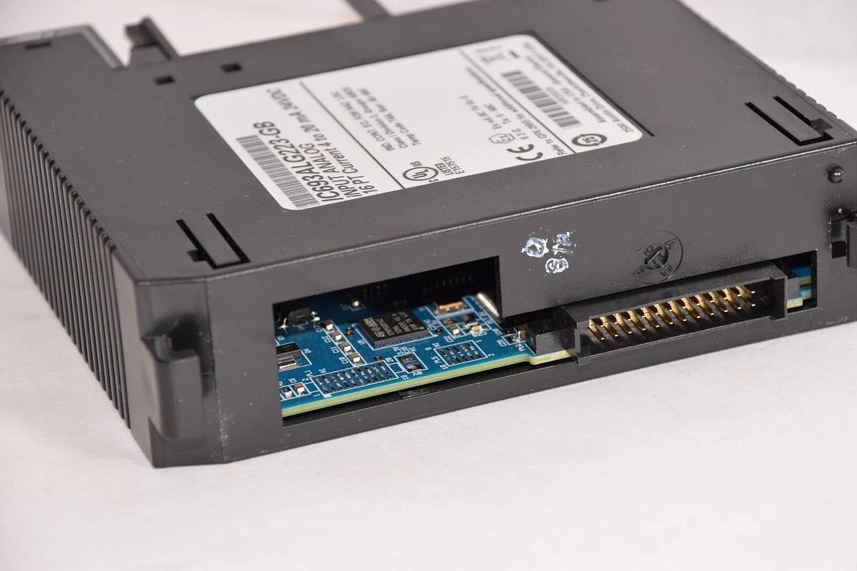 Used GE FANUC IC693ALG223-GB 16pt Current 4-20mA 24Vdc Input Analog Module *No Cover*