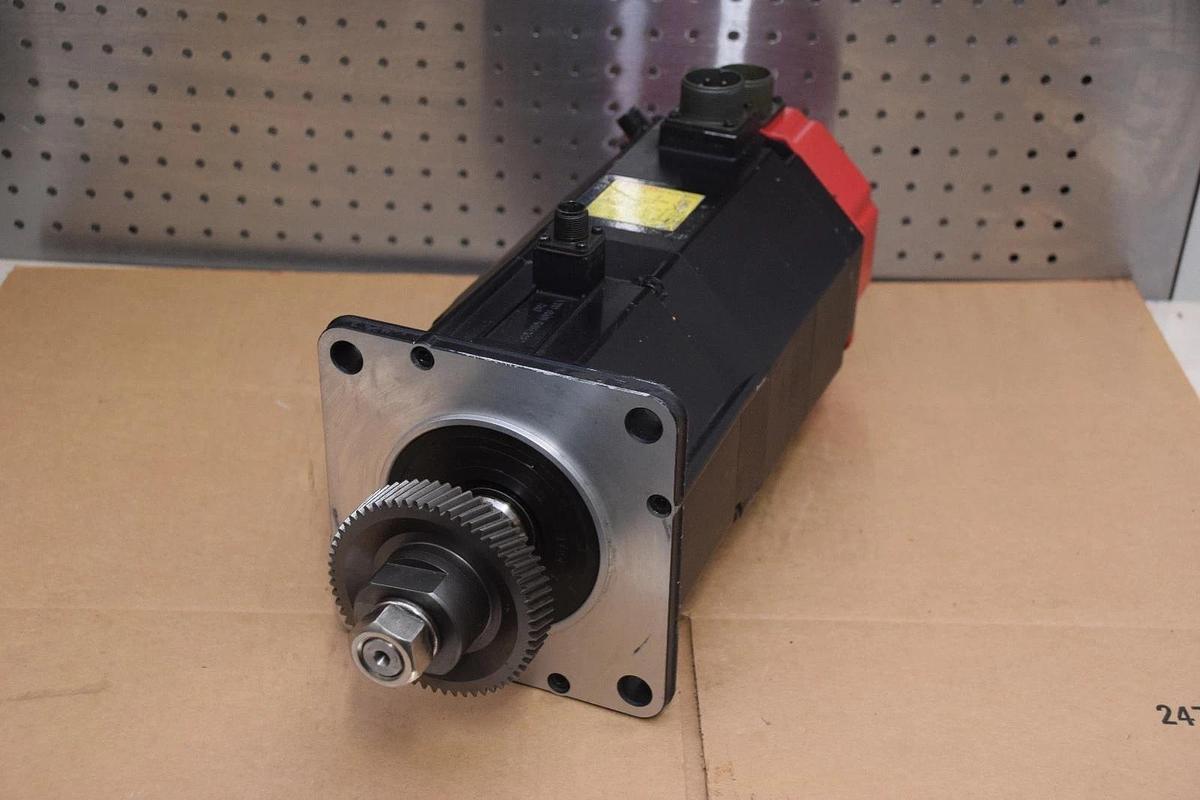 Used Fanuc AC Servo Motor A06B-0501-B756 w/ Pulsecoder A860-0360-T101 2000rpm