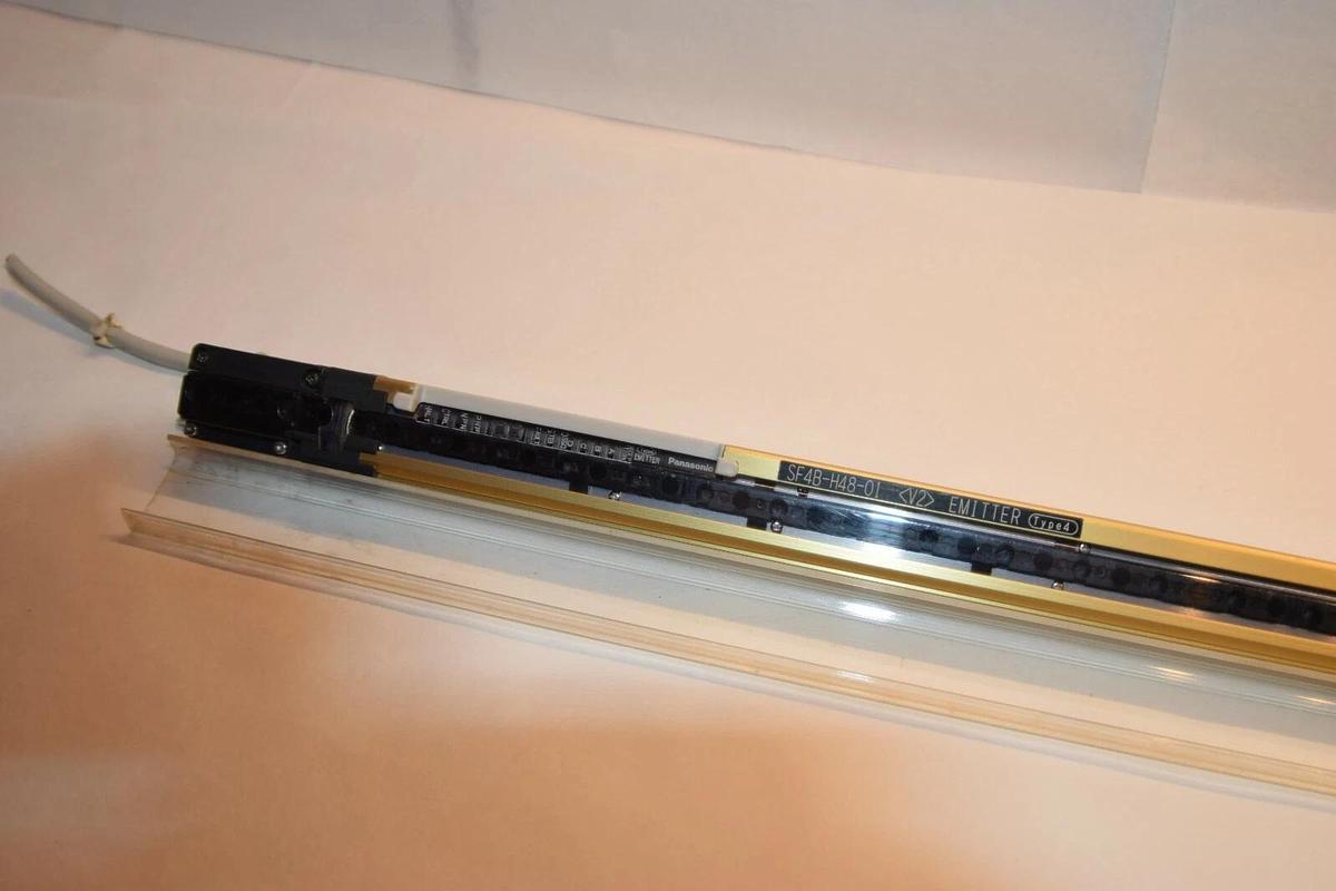 Used SUNX SF4B-H48-01 E V2 Emitter Safety light curtain Matsushita Electric PANSONIC