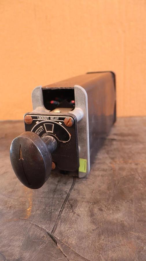 Used GE General Electric Lockout Auxiliary Relay 12HE61A303X2 230V
