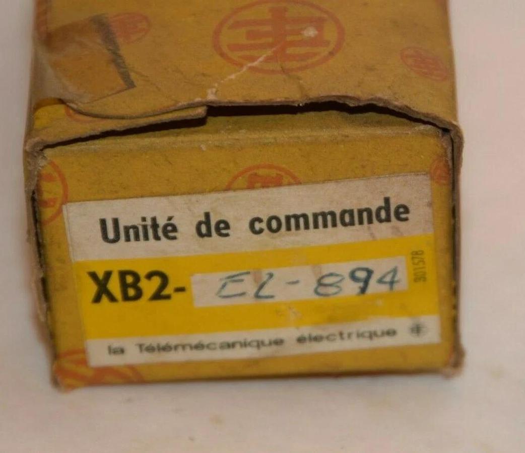 (NEW) TELEMECANIQUE XB2-E2-894 XB2-EZ-894 Green PushButton Switch