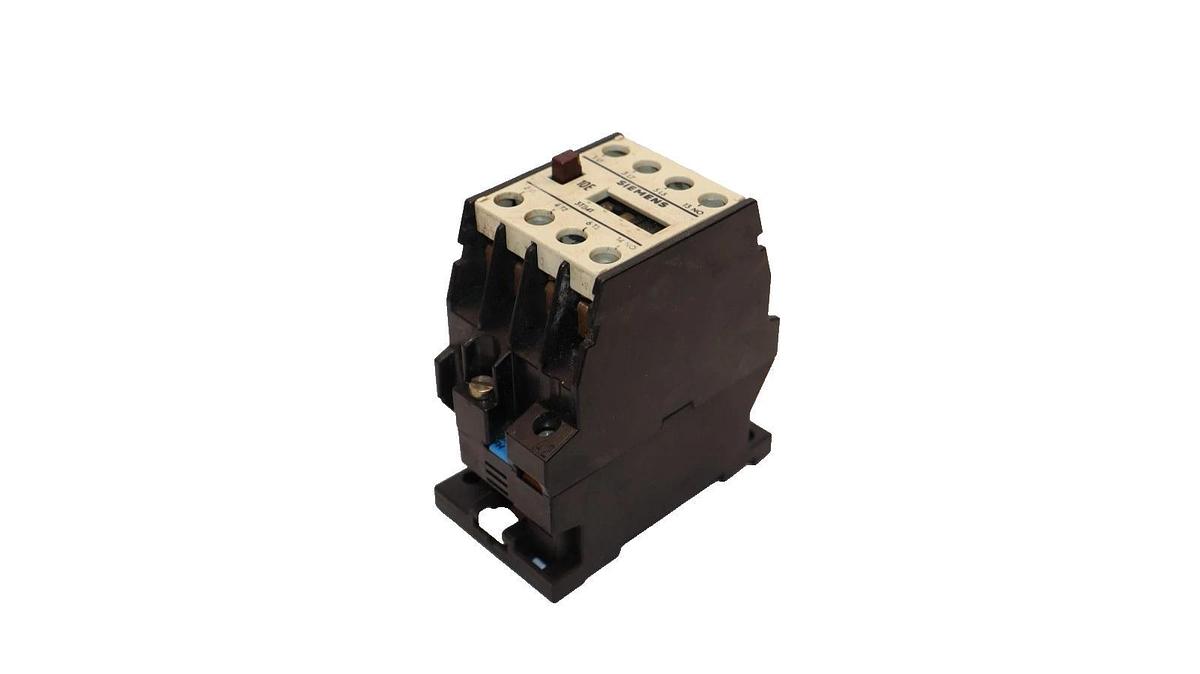 Used Siemens  Contactor 3TB41 10E 220/230v Coil  50/60Hz