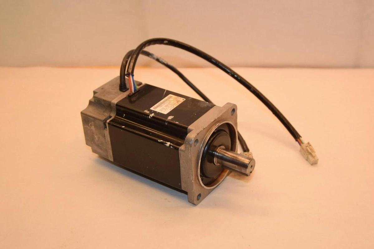 Used Yaskawa AC Servo Motor SGML-08AF14 750W 200V 4.4A N.m 2.39 r/min 3000 Ins. B