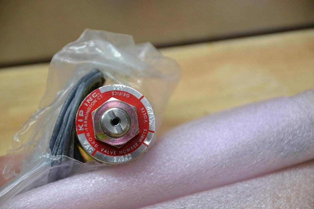KIP INC. 2X242 24VDC 7 WATTS .086 ORIFICE PNEUMATIC VALVE NEW