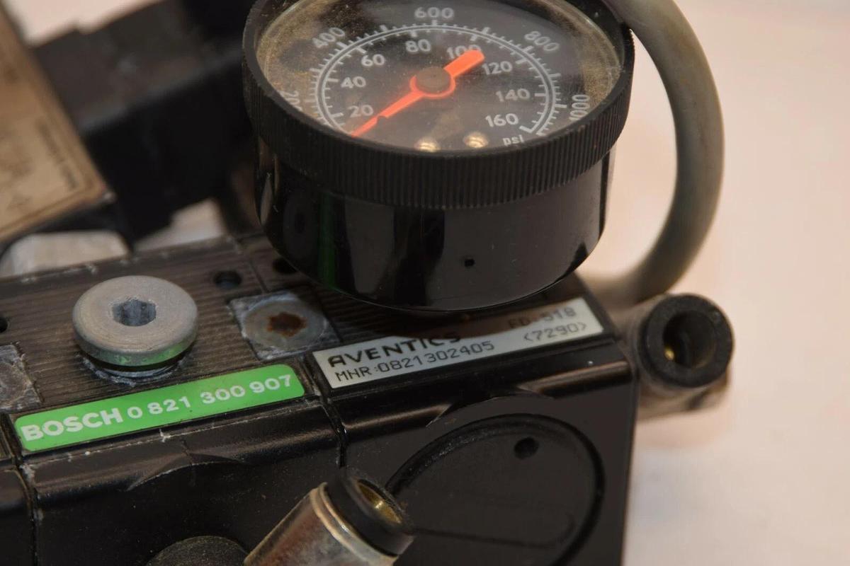 Used BOSCH 0 821 100 013, 0 821 300 907, 0 821 302 401, 0821302405 Pneumatic Unit