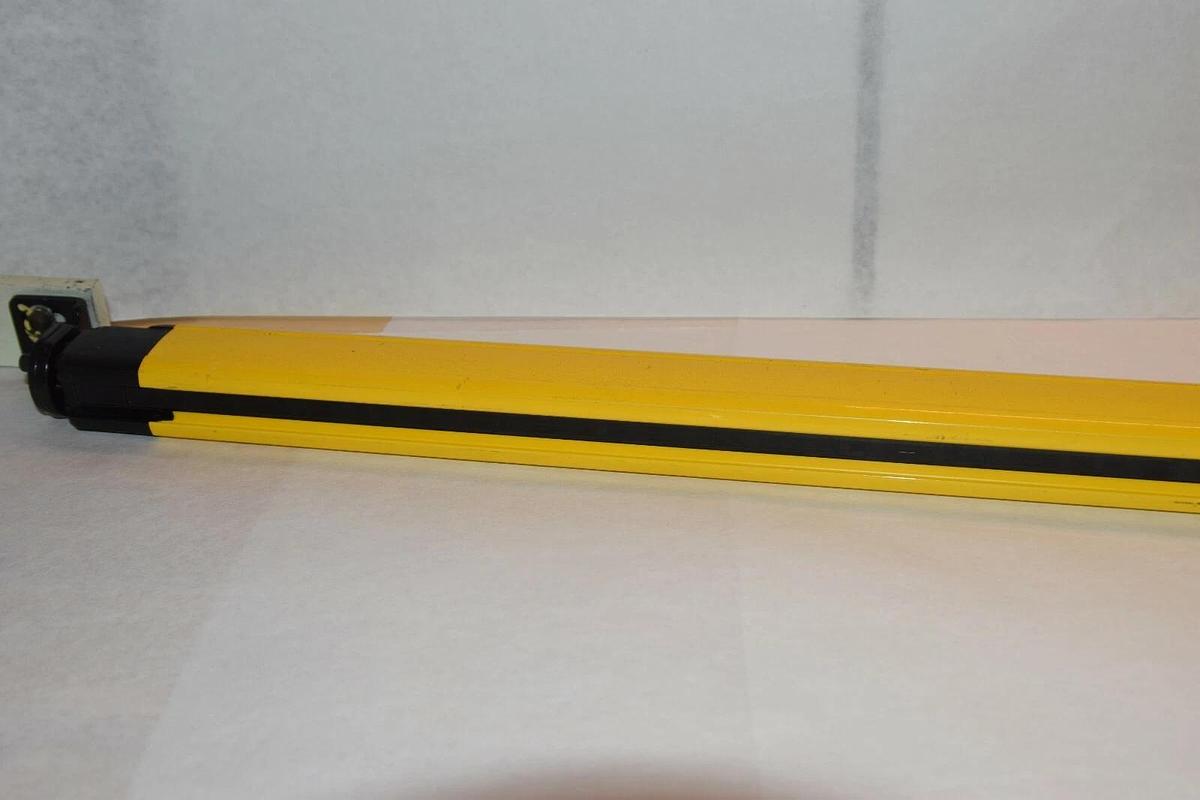 Used Keyence Light Curtain Receiver GL-R64H-R 1260mm  GLR64HR