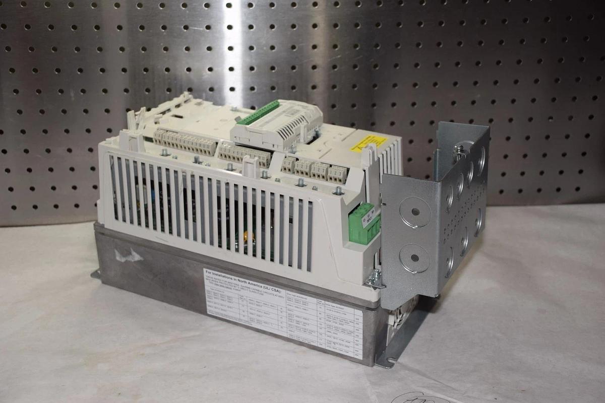 Used ABB  VFD Motor Drive ACS800-U1-0002-2 P901 1.5 HP 208- 240 VAC