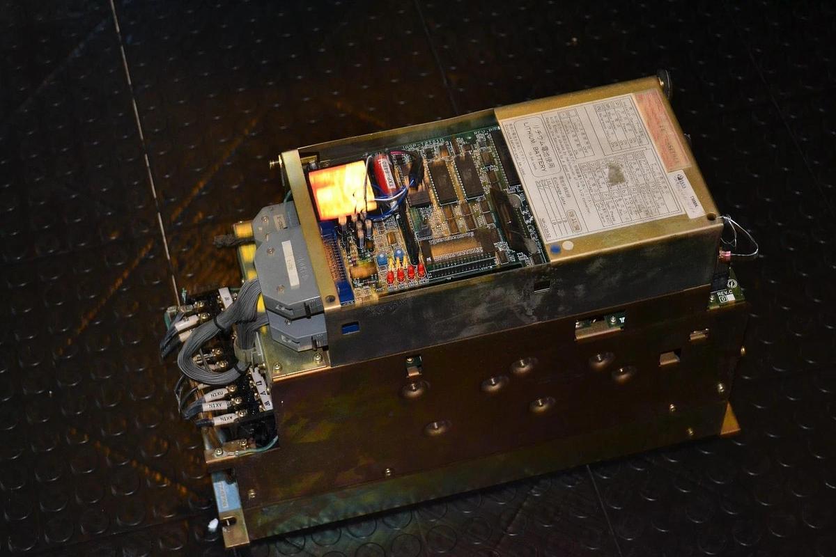 Used Yaskawa ServoPack Servo Controller Drive CACR-SR44TZ0SFY01A CACR-SR44TZ9SFY01A