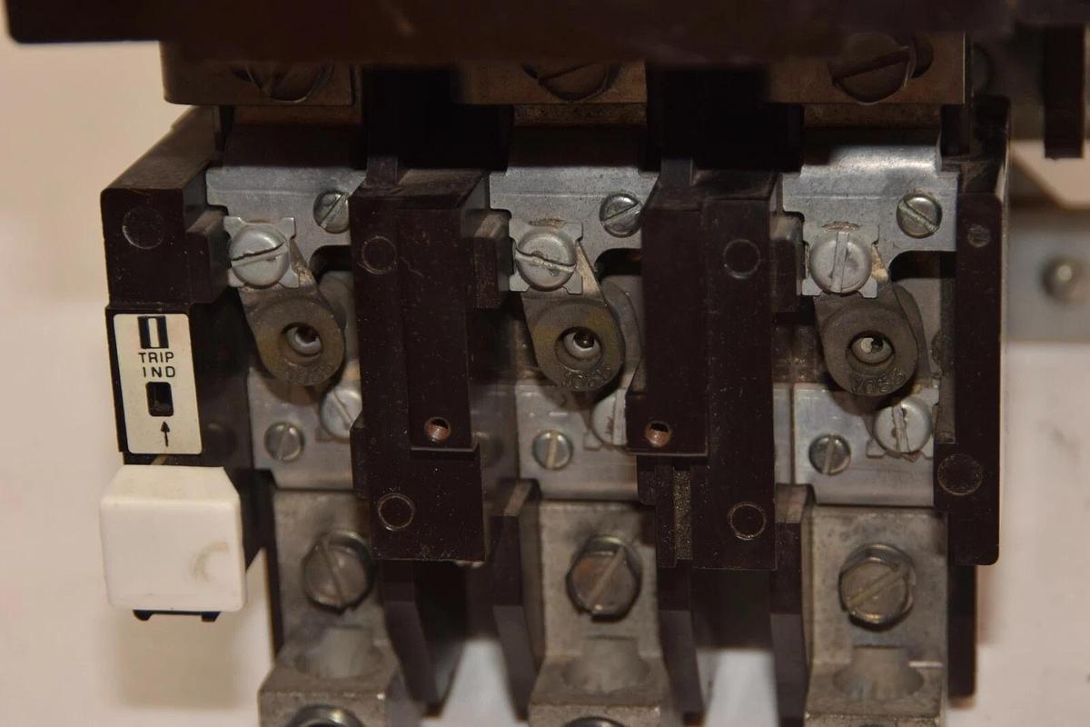 Used CUTLER HAMMER Motor Starter  A10FGO A10FG0 Series A1 Size Sz 4 3PH 120V Coil