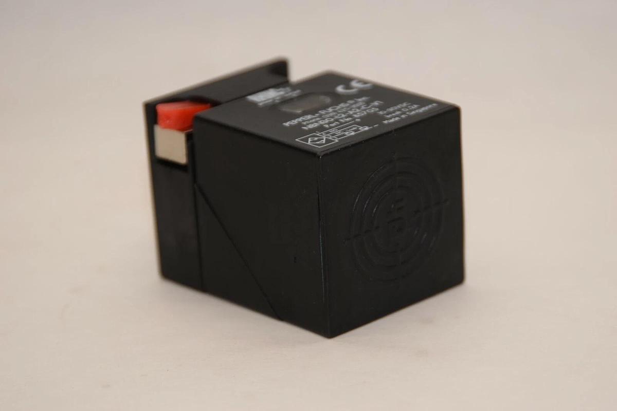 (NEW) PEPPERL + FUCHS NBN30-L2-A2-C-V1 Part No 85705 10-30Vdc Proximity Sensor
