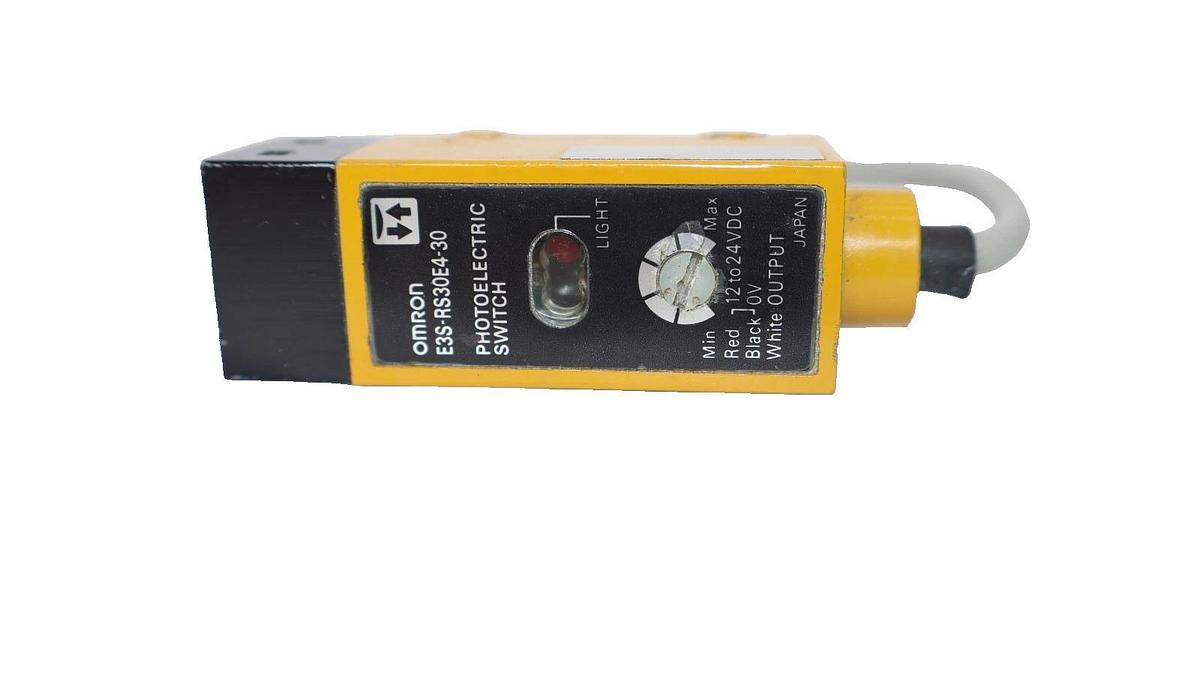 Used Omron  Photoelectric Switch E3S-RS30E4-30 , E3SRS30E430