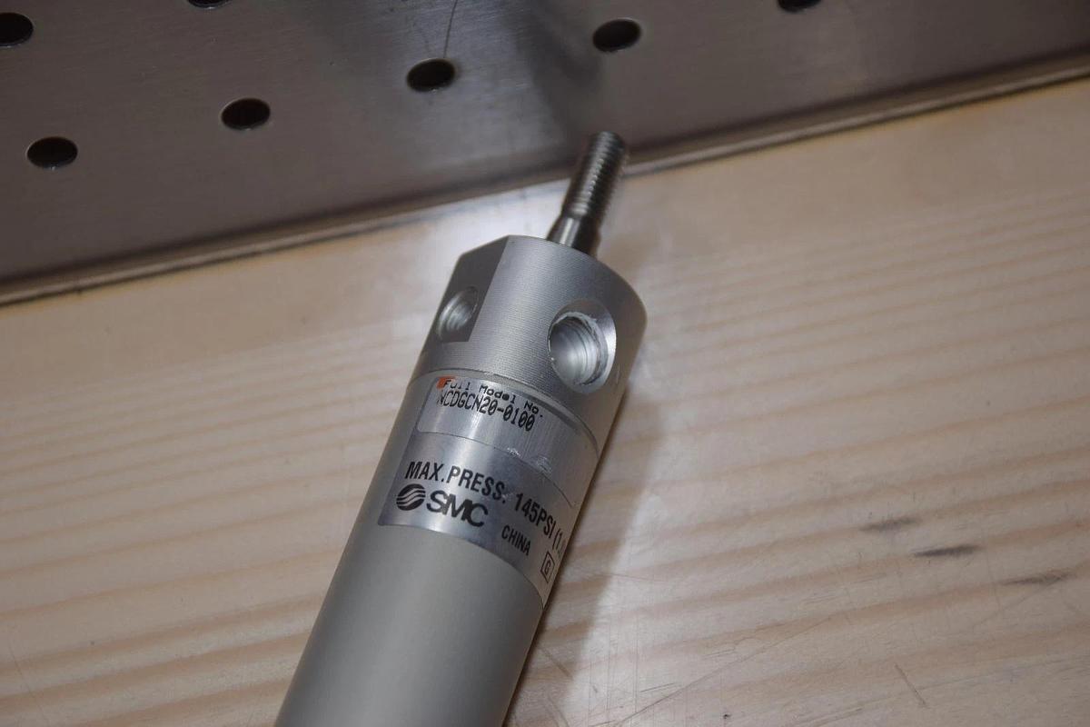 SMC NCDGCN20-0100 145psi PNEUMATIC CYLINDER NEW
