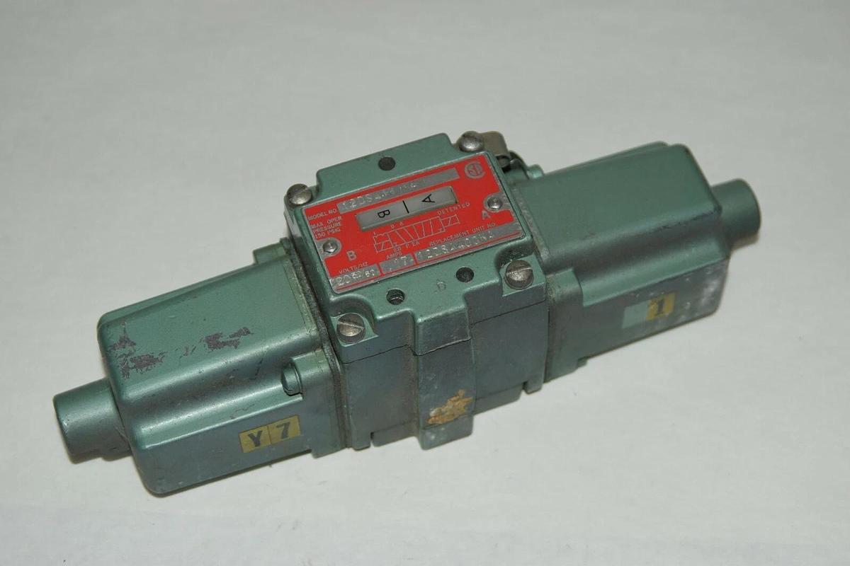 Used NUMATICS 12DSA431KA 12DSA400KA 120V .17A 50/60Hz Solenoid Control Valve