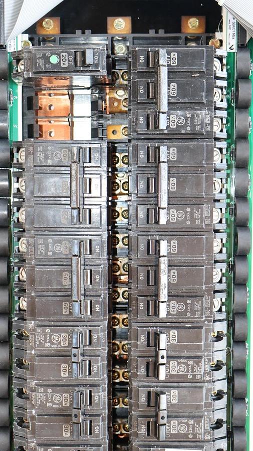 Used General Electric GE ASeries 400A Panelboard Panel AQF3424JBX 208y/120v 3ph 4w 42