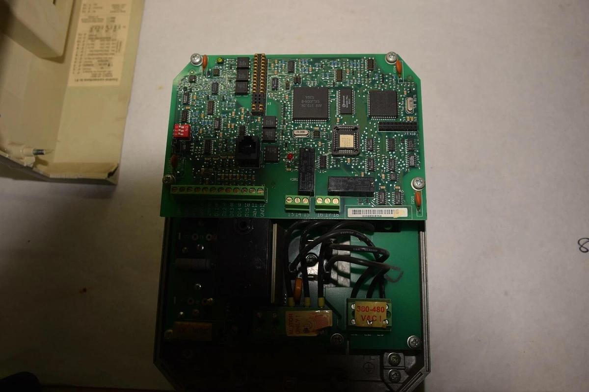 Used ABB ACS300  ACS311-6P6-3 ACS3116P63 380/480V 12.1A 10A VARIABLE FREQUENCY DRIVE