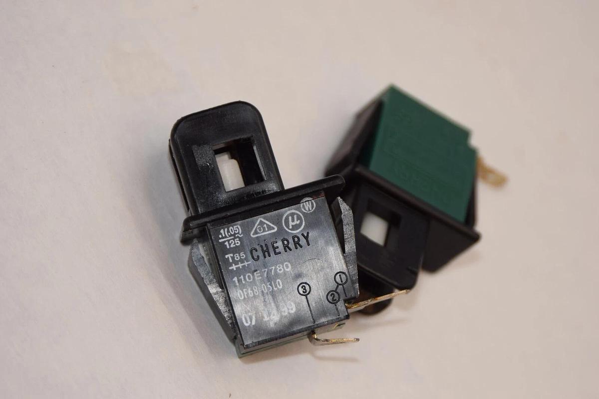 (NEW - Lot of 5) CHERRY F68 110E7780 0.1A 125Vac T85 2-Blade Push Button