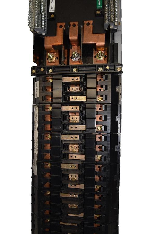 Used General Electric / GE AQL3422ATX 225Amp 3Ph Main Lug Panelboard Interior