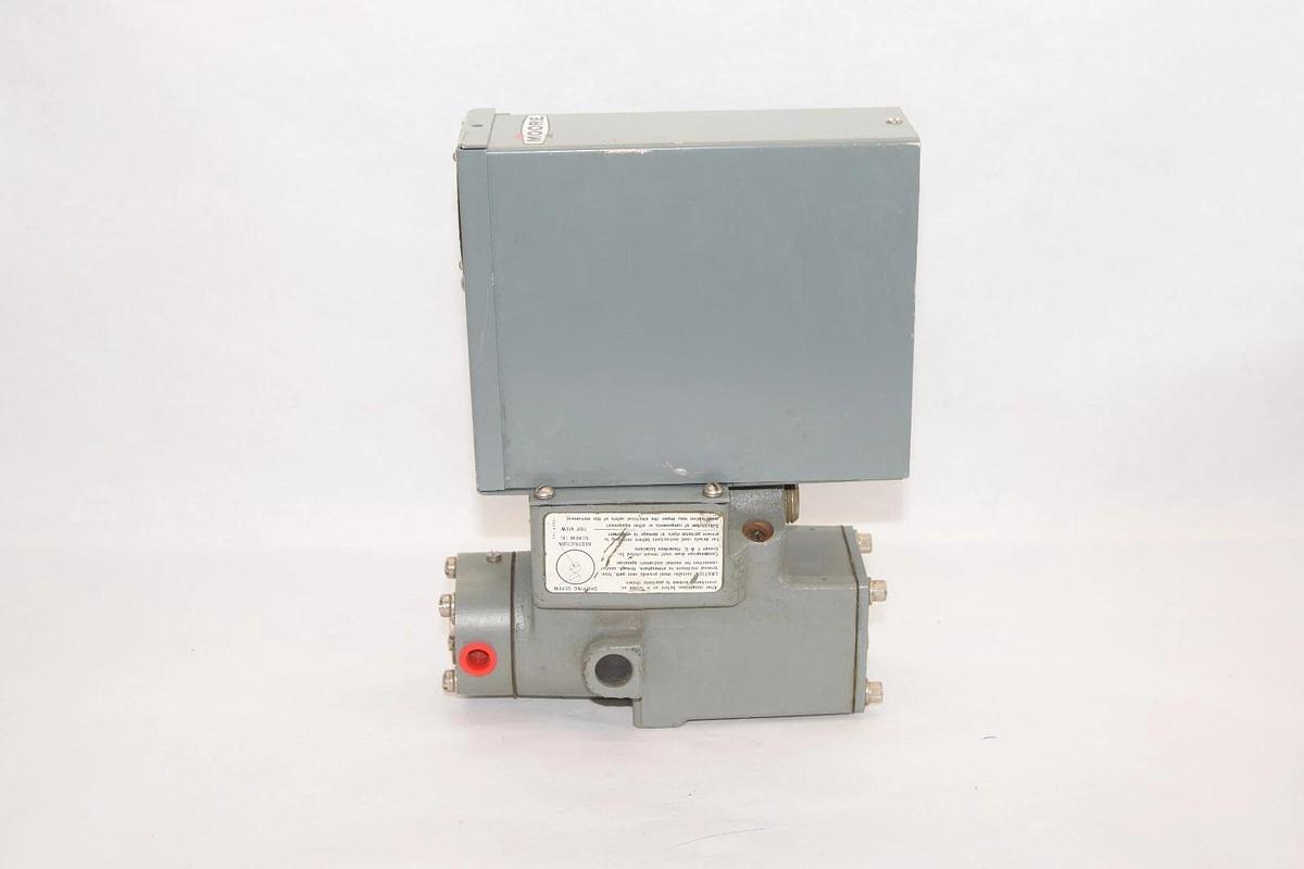 (NEW) MOORE 7730CJHAF 115V 50/60Hz Millivolt Converter