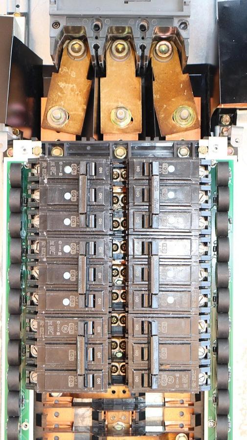 Used General Electric GE ASeries 400A Panelboard Panel AQF3424JBX 208y/120v 3ph 4w 42