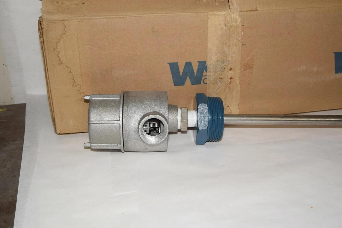 (NEW) WELLMARK 730 1-SFBC-2A26 62308 Level Control Top Mount