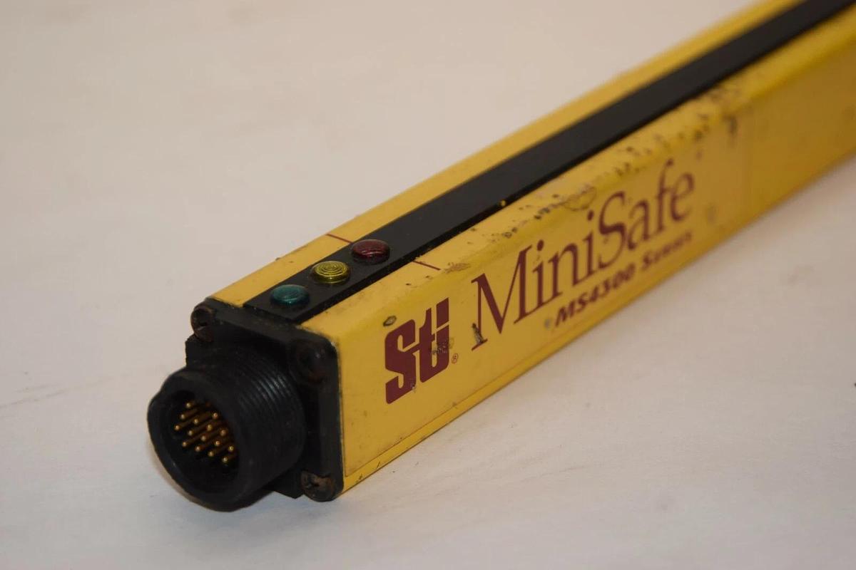 Used STI MS4324BX 42687-0240 Range 1-30' MiniSafe 24" Transmitter Light Curtain
