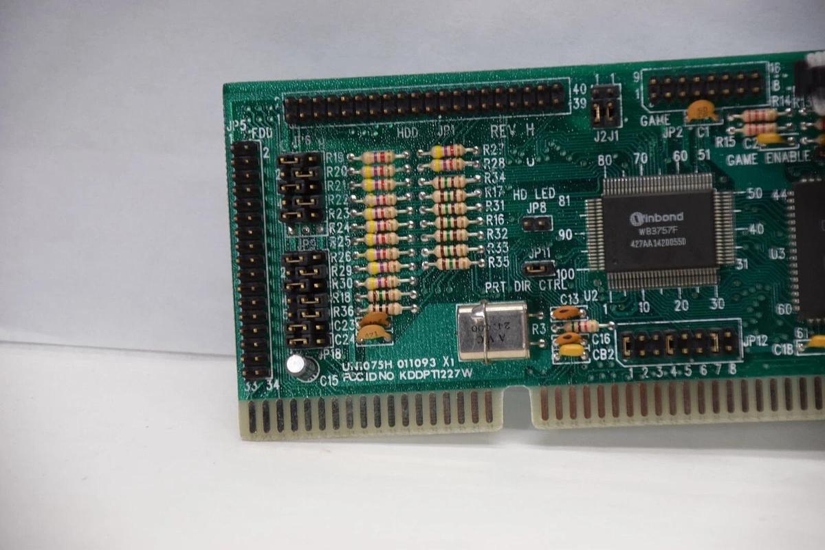 Used WINBOND KDDPT1227W , UN1075H , 011093 Parallel Serial Circuit Board Card