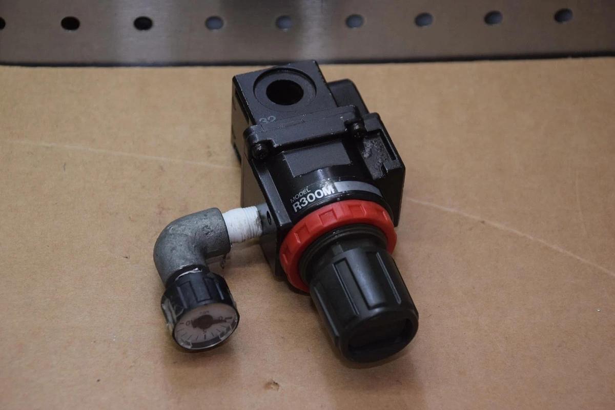 Used KOGANEI R300M R-300M 0.5-8.5kgf REGULATOR