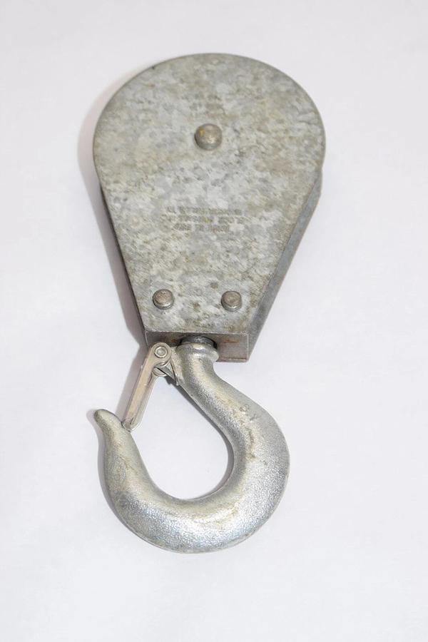 Used BLOCK DIVISION 1550lb 703kg Swivel Hook Pulley 3-1/2"