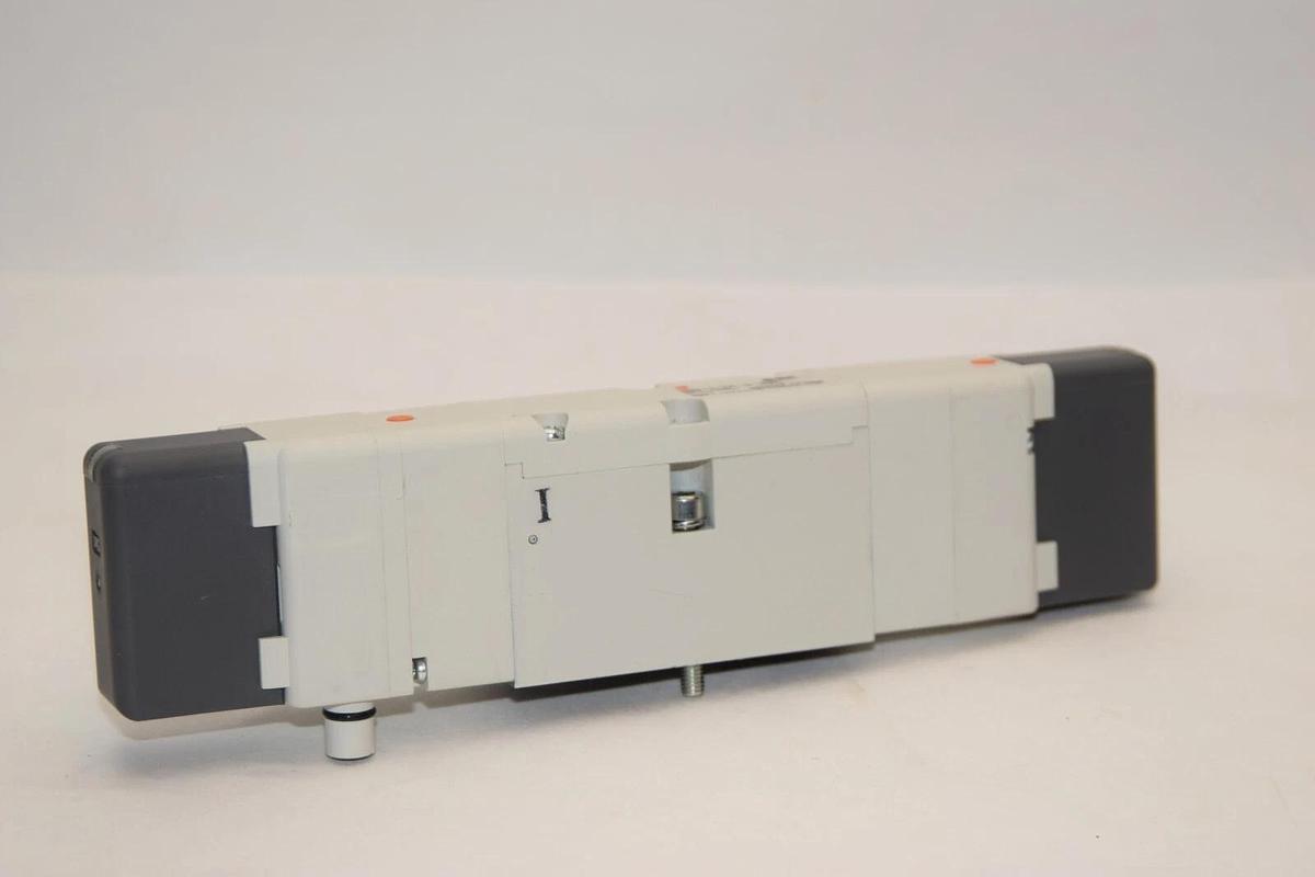 (NEW) SMC VSS8-4-FIG-D-3VZR 0-1.0MPa / 0.15-1.0MPa Solenoid Valve