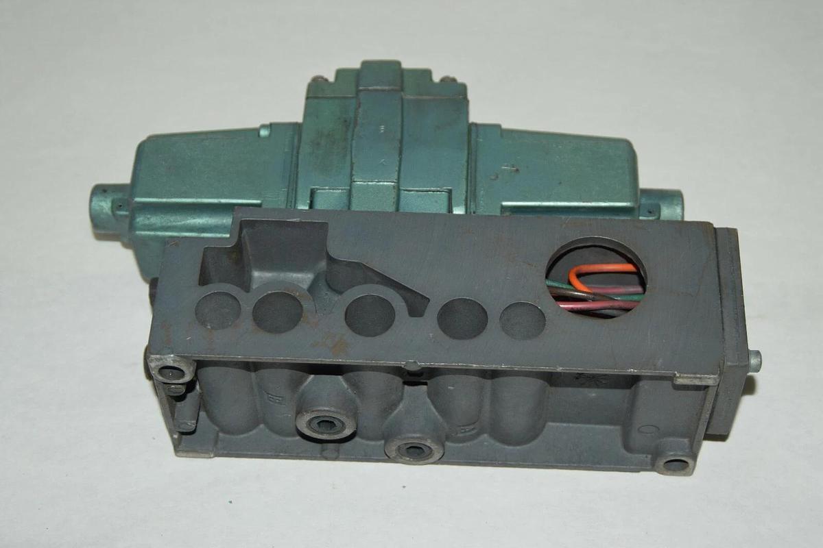 Used NUMATICS 12DSA6 KA 12DSA600KA 120V .17A 50/60Hz Solenoid Control Valve