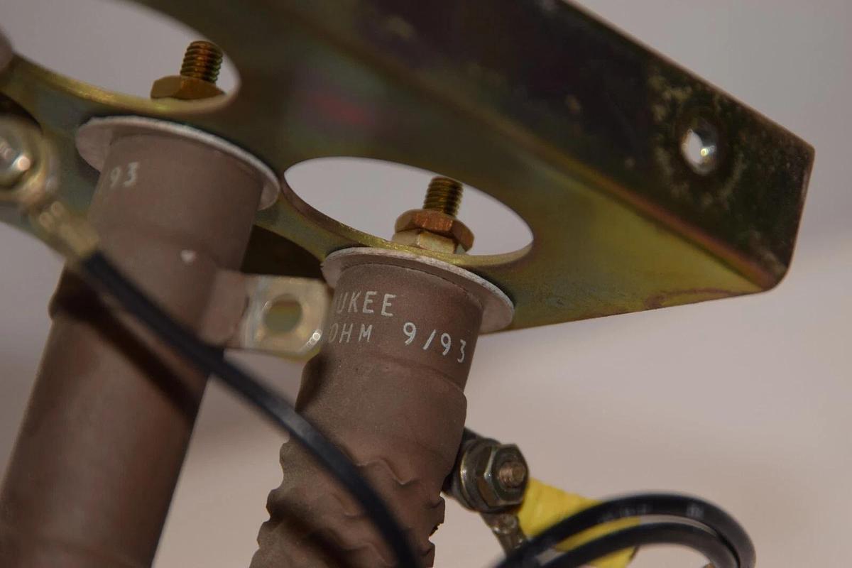 Used MILWAUKEE 4,000Ω , 18,800Ω , 6.25Ω Resistor Bank