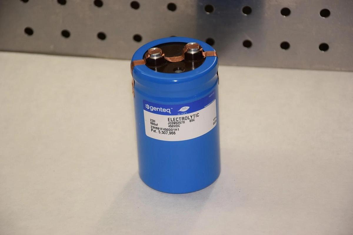 GENTEQ 23H681F450DD1H1 JC0952570 450VDC ELECTROLYTIC CAPACITOR NEW