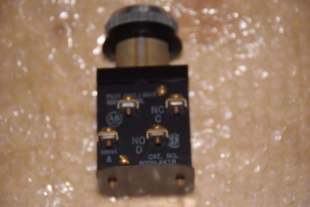 ALLEN BRADLEY 800H-AK1B 800H AK1B 800HAK1B SER A FLUSH HEAD PUSH BUTTON NEW