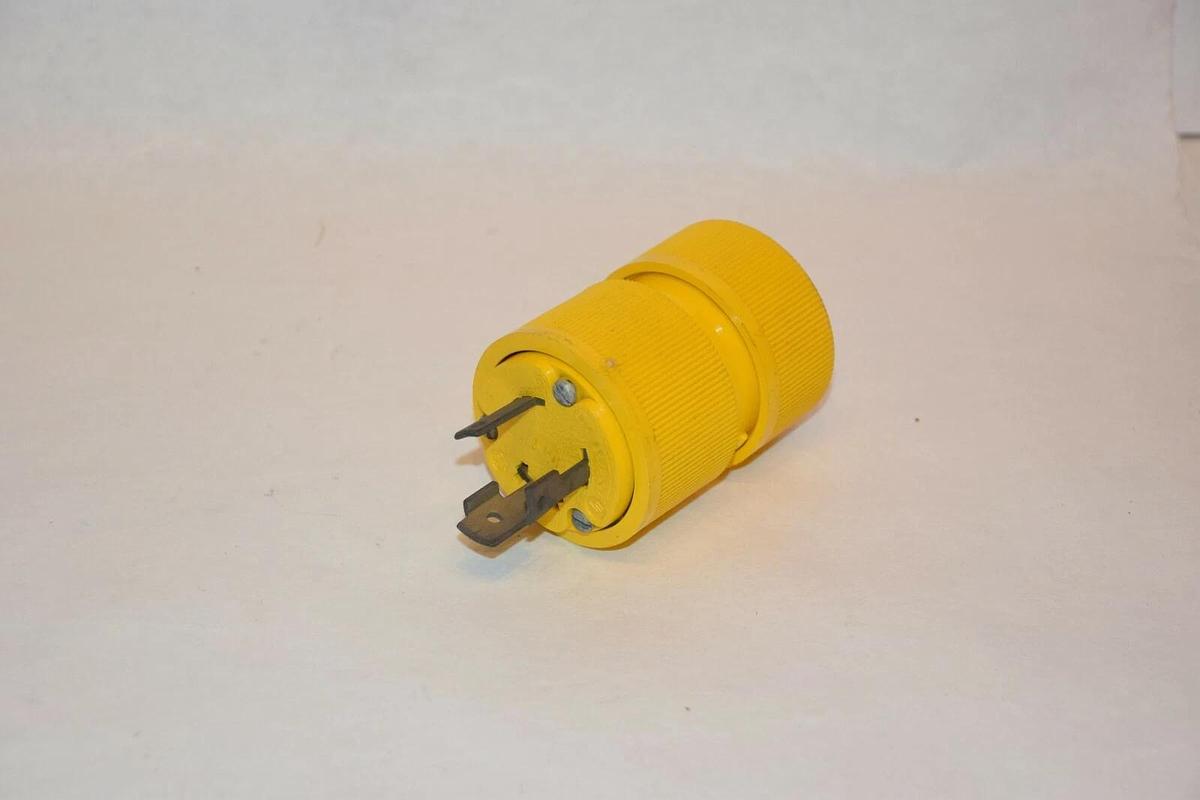 NEW GE GENERAL ELECTRIC L21 20A 120/208V 3 PHASE LOCKING PLUG