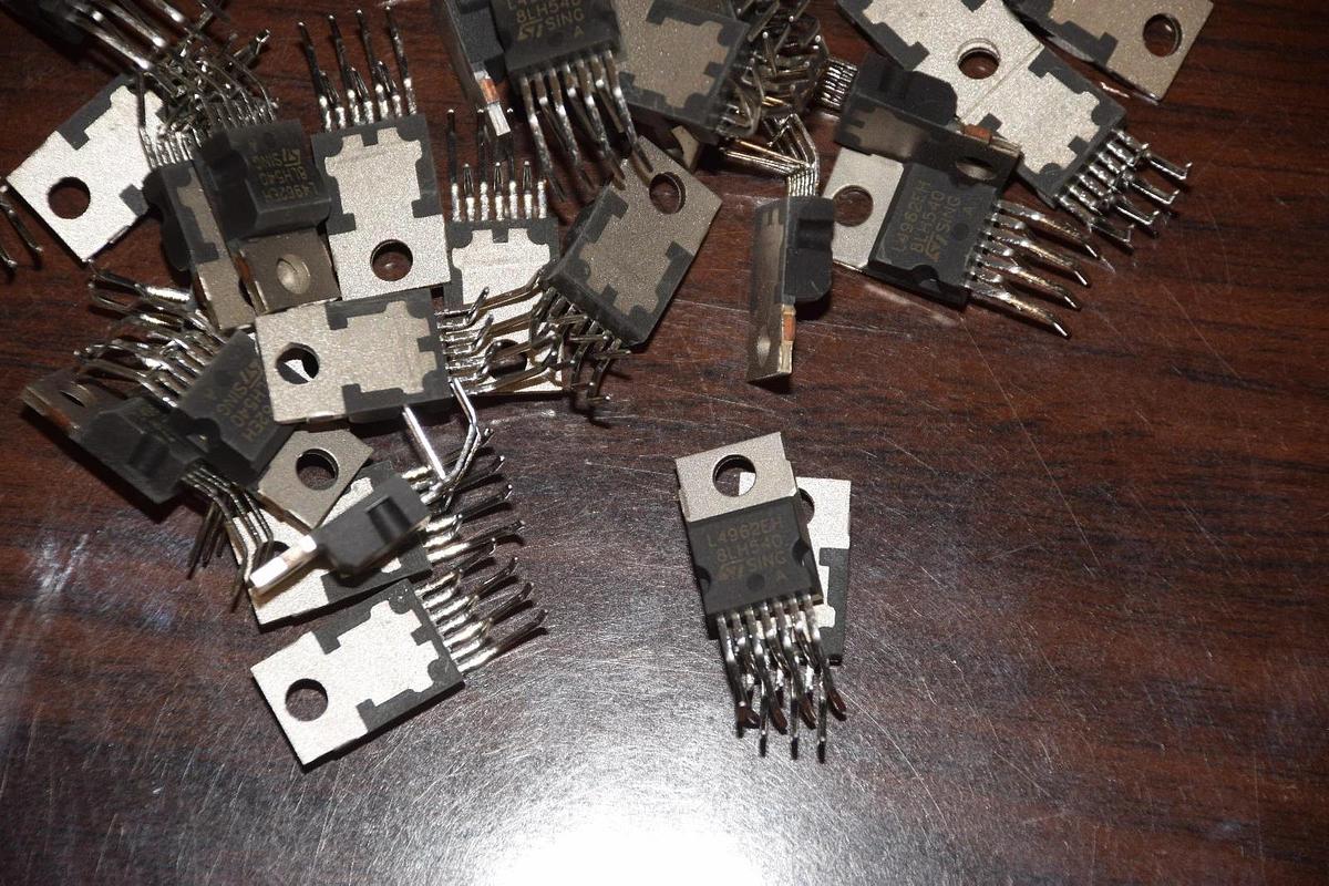 Used (LOT OF 40) STMICROELECTRONICS L4962EH 8LH540 1.5A SWITCHING REGULATOR