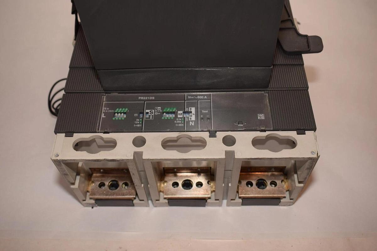 Used ABB SACE Tmax SACE T6N800 T6N 800 800A 3P  Circuit Breaker w/ Motor Operator