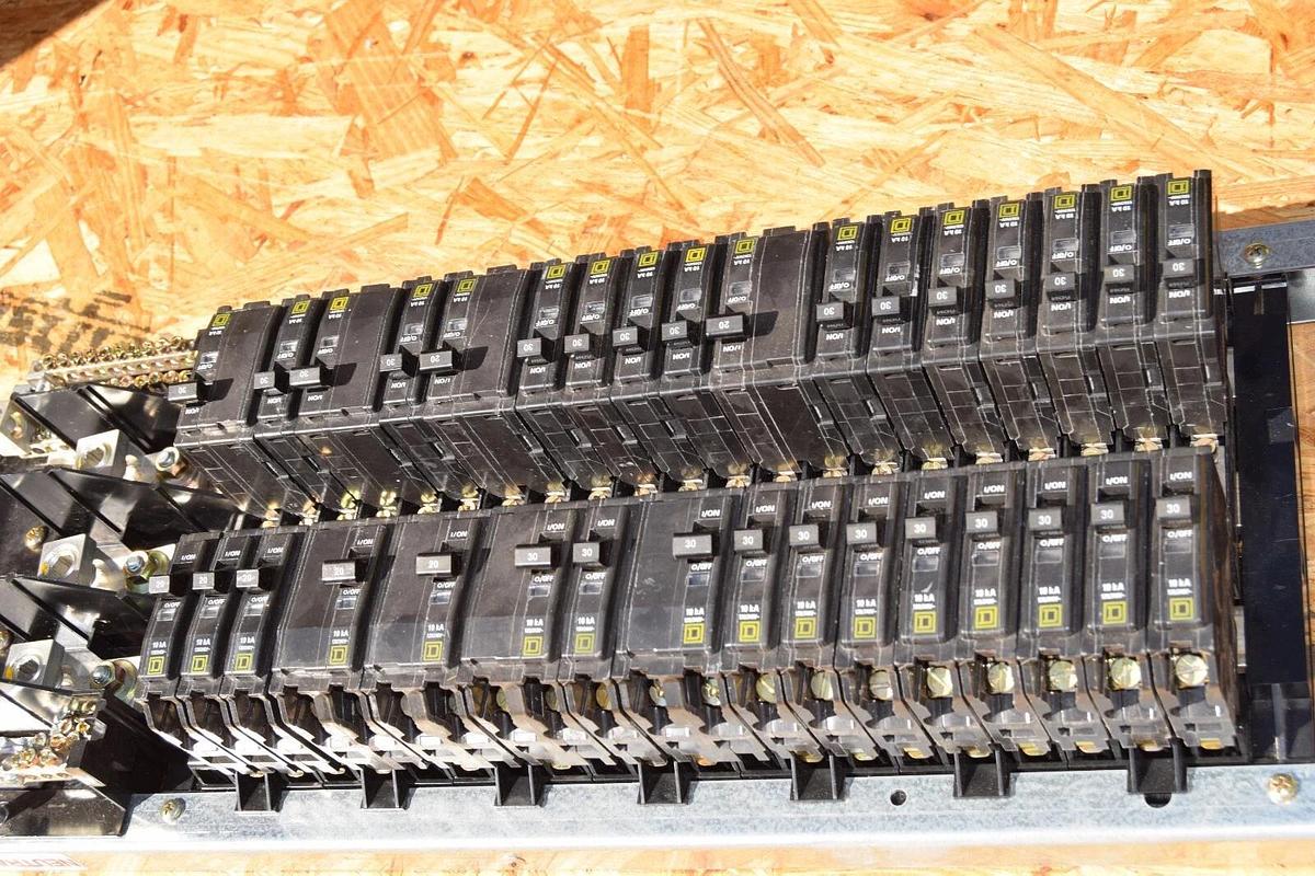 Used Square D 42 Circ 225A Main Lug Panelboard Interior NQOM442L225GSA 3ph 20a 30a