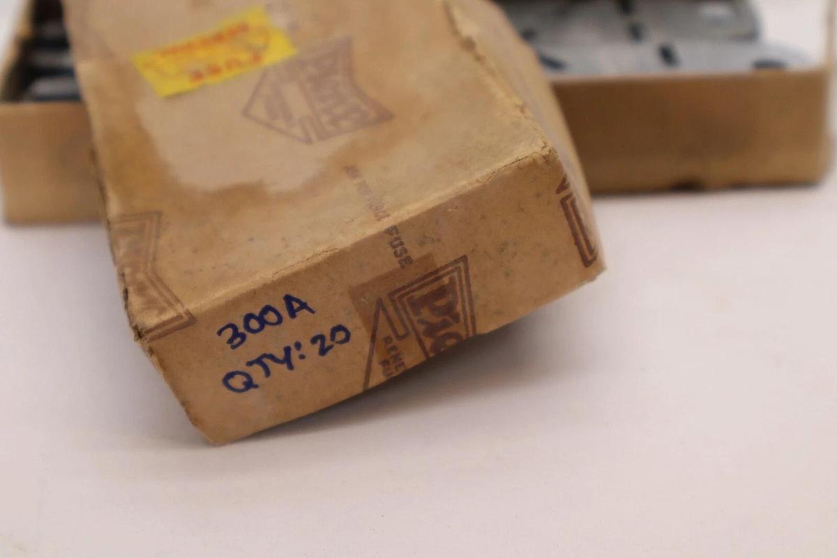 (NEW - Box of 20) PIERCE 300A 300-A Amp 600V Renewal Fuse Link